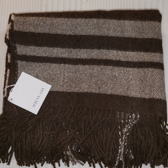 BNWT Avery Alpaca Throw - 50"x70" - Earth - Picture 3 of 3